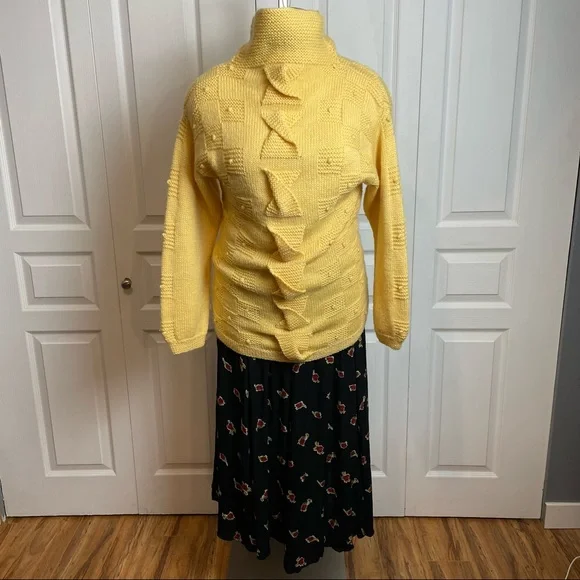 Textured Knit Sweater - Picture 6 of 12